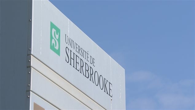 Enseigne de l'Université de Sherbrooke. Enseigne de l'Université de Sherbrooke.