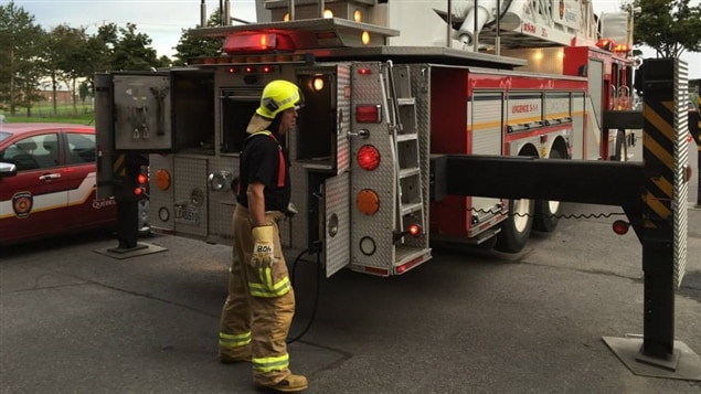 Martine Côté visite une caserne de pompiers! Martine Côté visite une caserne de pompiers!