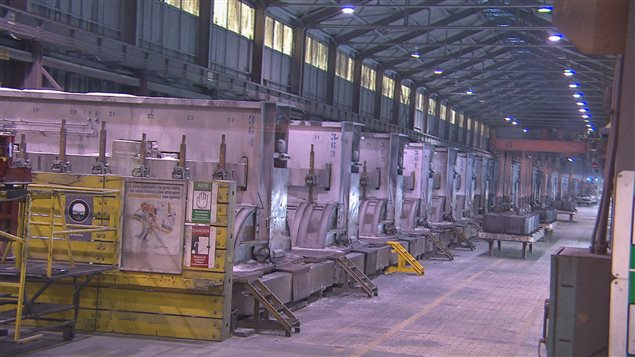 Une salle de cuves de l'usine Grande-Baie Une salle de cuves de l'usine Grande-Baie