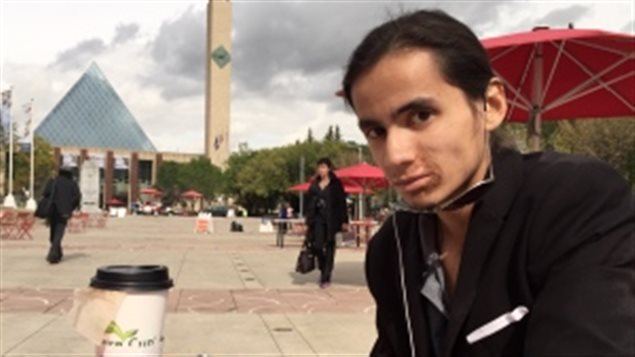 Robert L'Hirondelle croit avoir été victime de profilage de la part des policiers au centre-ville d'Edmonton. Robert L'Hirondelle croit avoir été victime de profilage de la part des policiers au centre-ville d'Edmonton.