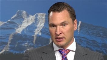 Le ministre du Développement économique et du Commerce de l'Alberta, Deron Bilous Le ministre du Développement économique et du Commerce de l'Alberta, Deron Bilous