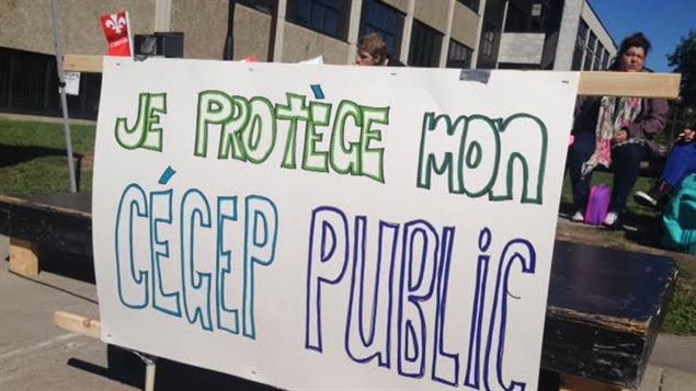 Un rassemblement avait lieu jeudi midi au Cégep de Trois-Rivières Un rassemblement avait lieu jeudi midi au Cégep de Trois-Rivières