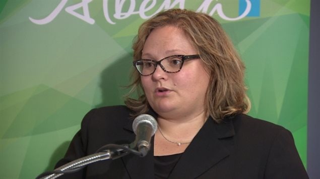 Sarah Hoffman, ministre de la Santé de l'Alberta. Sarah Hoffman, ministre de la Santé de l'Alberta.