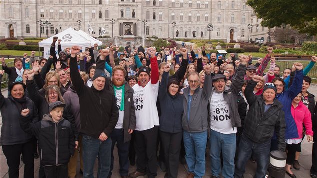 Plus d'une centaine de manifestants de la Côte-Nord se sont joints à la manifestation de samedi contre la politique d'austérité du gouvernement Couillard. Plus d'une centaine de manifestants de la Côte-Nord se sont joints à la manifestation de samedi contre la politique d'austérité du gouvernement Couillard.