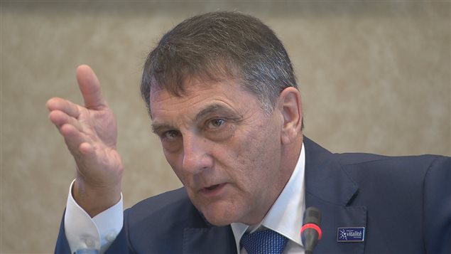 Le président du Réseau de santé Vitalité, Gilles Lanteigne, lors d'une réunion publique du réseau, le 10 octobre 2015, à Moncton Le président du Réseau de santé Vitalité, Gilles Lanteigne, lors d'une réunion publique du réseau, le 10 octobre 2015, à Moncton