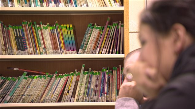 Des parents ont assisté à un atelier pour apprendre des trucs utiles pour l'apprentissage de la lecture aux enfants à l'École Monseigneur de Laval. Des parents ont assisté à un atelier pour apprendre des trucs utiles pour l'apprentissage de la lecture aux enfants à l'École Monseigneur de Laval.