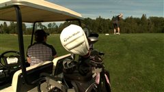 Golfeurs sur le terrain de Golf Fort-Prevel de la SEPAQ en Gaspésie Golfeurs sur le terrain de Golf Fort-Prevel de la SEPAQ en Gaspésie