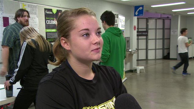 Madison Thiessen, passeuse pour l'équipe de volleyball de l'École Saint-Isidore de Bellevue Madison Thiessen, passeuse pour l'équipe de volleyball de l'École Saint-Isidore de Bellevue