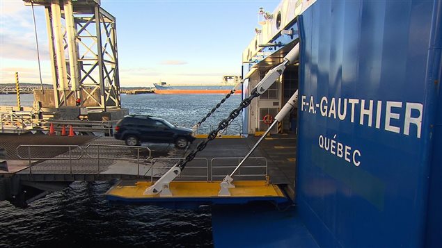 Embarquement sur le navire F.-A.-Gauthier Embarquement sur le navire F.-A.-Gauthier