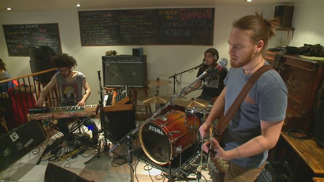 Le groupe rimouskois Equse en répétition au café-bistro Le Bercail Le groupe rimouskois Equse en répétition au café-bistro Le Bercail