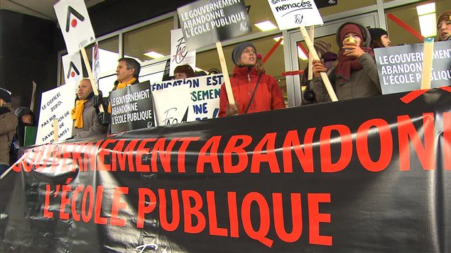 Après les ensseignants, c'est au tour du personnel de soutien de manifester. Après les ensseignants, c'est au tour du personnel de soutien de manifester.