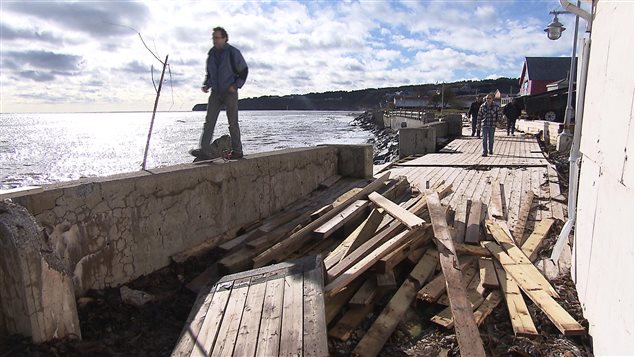 La tempête n'a pas épargné la promenade. La tempête n'a pas épargné la promenade.
