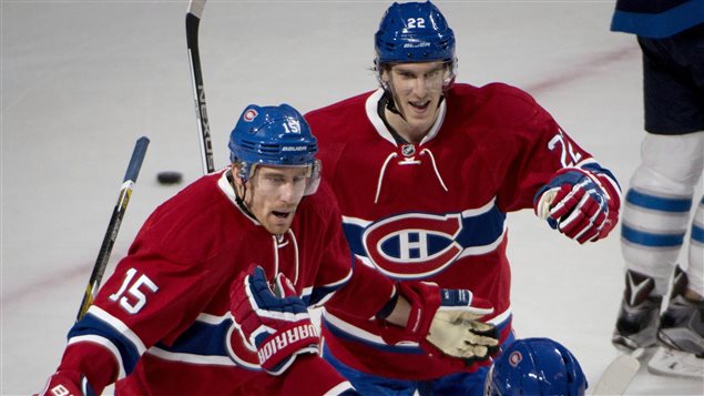 Tomas Fleischmann célèbre son but avec Dale Weise et David Desharnais. Tomas Fleischmann célèbre son but avec Dale Weise et David Desharnais.