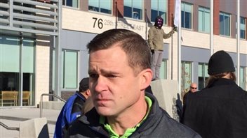 Le Club compassion de la Saskatchewan veut poursuivre ses activités, malgré les perquisitions menées par la police la semaine dernière. Le Club compassion de la Saskatchewan veut poursuivre ses activités, malgré les perquisitions menées par la police la semaine dernière.