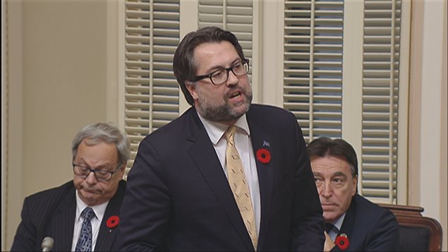 Le ministre de l'Environnement, David Heurtel, a été critiqué pour sa gestion du dossier Énergie Est. Le ministre de l'Environnement, David Heurtel, a été critiqué pour sa gestion du dossier Énergie Est.