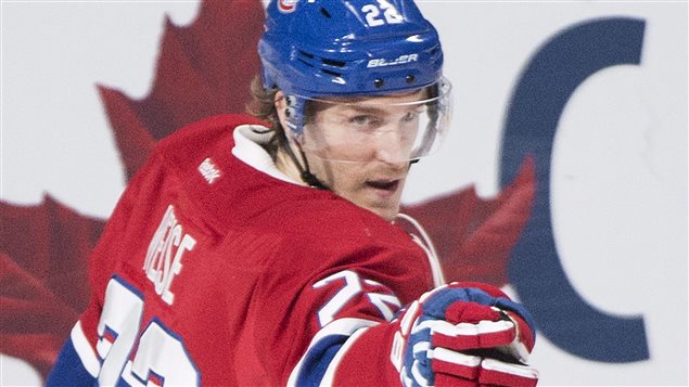 Dale Weise célèbre son but. Dale Weise célèbre son but.