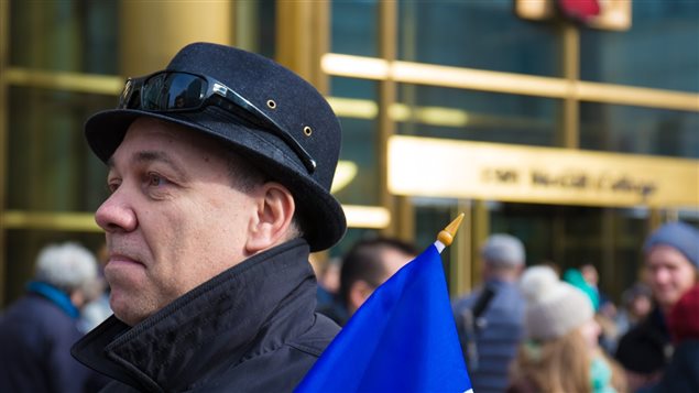 Deuxième rassemblement organisé à Montréal en solidarité avec leurs cousins français. Deuxième rassemblement organisé à Montréal en solidarité avec leurs cousins français.