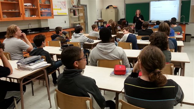 La classe de science de Pascale Chevalier à l'école secondaire Chavigny à Trois-Rivières La classe de science de Pascale Chevalier à l'école secondaire Chavigny à Trois-Rivières