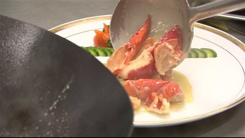 Un plat à base de homard préparé en Chine. Un plat à base de homard préparé en Chine.