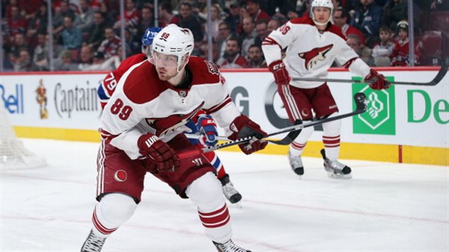 Mikkel Boedker tente d'échapper à Andrei Markov. Mikkel Boedker tente d'échapper à Andrei Markov.