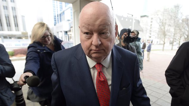 Le Sénateur déchu Mike Duffy à son arrivée en cour, jeudi 19 novembre 2015. Le Sénateur déchu Mike Duffy à son arrivée en cour, jeudi 19 novembre 2015.