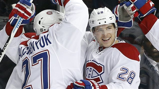 Alex Galchenyuk et Nathan Beaulieu célèbrent un des buts du Tricolore. Alex Galchenyuk et Nathan Beaulieu célèbrent un des buts du Tricolore.