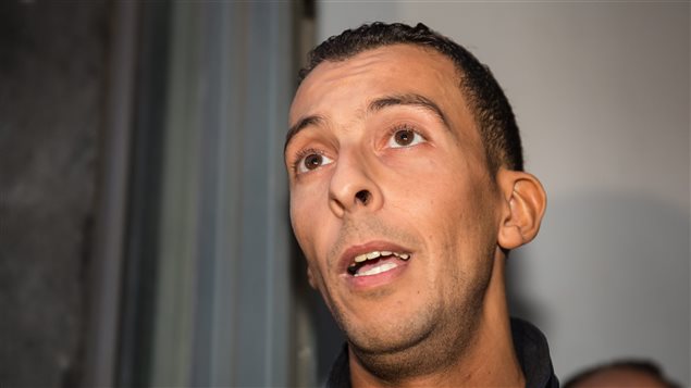 Le frère de Salah Abdeslam, Mohamed, s'adresse aux médias. Le frère de Salah Abdeslam, Mohamed, s'adresse aux médias.
