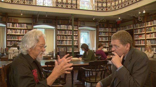 David Suzuki discute avec Alain Crevier, animateur de Second Regard David Suzuki discute avec Alain Crevier, animateur de Second Regard