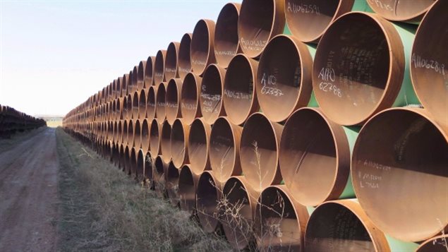 Des morceaux de pipeline entreposés dans le Dakota du Nord et destinés à l'oléoduc Keystone. Des morceaux de pipeline entreposés dans le Dakota du Nord et destinés à l'oléoduc Keystone.
