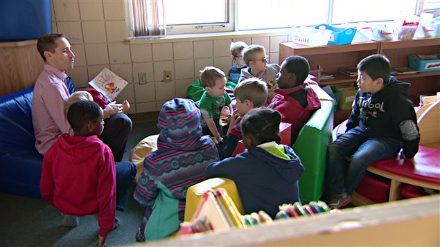 Ce groupe d'enfants participe au « Samedi littératie » à l''École Monseigneur de Laval, à Regina. Ce groupe d'enfants participe au « Samedi littératie » à l''École Monseigneur de Laval, à Regina.