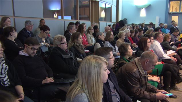 Une quarantaine d'organismes communautaires d'Ottawa ont participé au comité des services communautaires de la ville. Une quarantaine d'organismes communautaires d'Ottawa ont participé au comité des services communautaires de la ville.