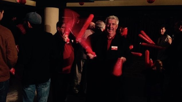 Des libéraux festifs après l'annonce de la victoire du Parti libéral à Terre-Neuve-et-Labrador Des libéraux festifs après l'annonce de la victoire du Parti libéral à Terre-Neuve-et-Labrador