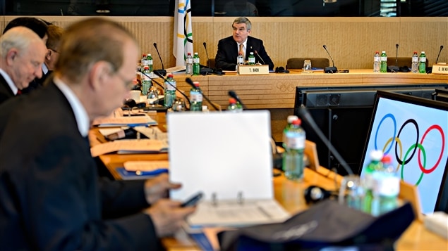 Thomas Bach en réunion avec le comité exécutif du CIO Thomas Bach en réunion avec le comité exécutif du CIO