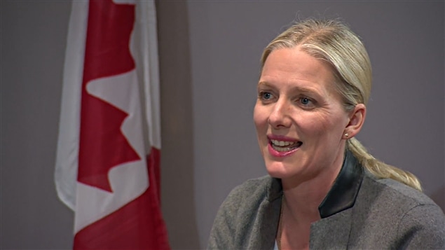 La ministre de l'Environnement du Canada, lors d'une entrevue avec notre correspondant à Paris Jean-François Bélanger. La ministre de l'Environnement du Canada, lors d'une entrevue avec notre correspondant à Paris Jean-François Bélanger.