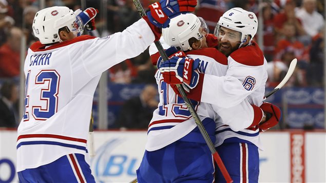 Tomas Fleischmann célèbre son but avec ses coéquipiers. Tomas Fleischmann célèbre son but avec ses coéquipiers.