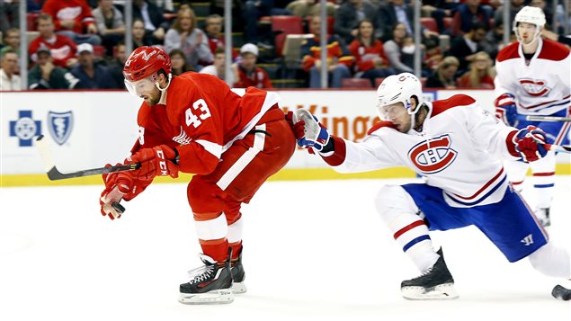 Darren Helm quelques instants avant de déjouer Dustin Tokarski en deuxième période. Darren Helm quelques instants avant de déjouer Dustin Tokarski en deuxième période.