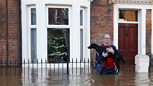 De fortes pluies ont causé des inondations à Carlisle en Grande-Bretagne en décembre 2015. De fortes pluies ont causé des inondations à Carlisle en Grande-Bretagne en décembre 2015.