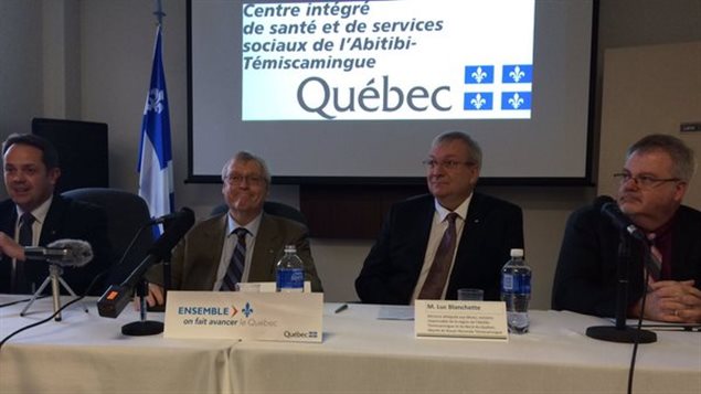 Arnaud Warolin, préfet de la MRC de Témiscamingue, Gaétan Barrette, ministre de la Santé, Luc Blanchette, député de Rouyn-Noranda-Témiscamingue et Jacques Boissonneault, PDG du CISSS Arnaud Warolin, préfet de la MRC de Témiscamingue, Gaétan Barrette, ministre de la Santé, Luc Blanchette, député de Rouyn-Noranda-Témiscamingue et Jacques Boissonneault, PDG du CISSS