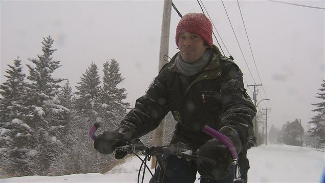Pierre-Luc Morin fait régulièrement à vélo les 20 km qui séparent le Bic et le centre-ville de Rimouski. Pierre-Luc Morin fait régulièrement à vélo les 20 km qui séparent le Bic et le centre-ville de Rimouski.