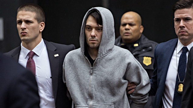 Le jeune entrepreneur Martin Shkreli a été arrêté par le FBI le 17 décembre 2015. Le jeune entrepreneur Martin Shkreli a été arrêté par le FBI le 17 décembre 2015.
