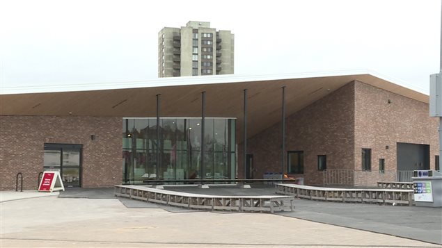 installation de l'anneau rigide sur la ville de Honda