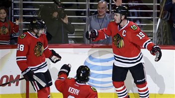 Jonathan Toews (19) a donné la victoire aux Blackhawks Jonathan Toews (19) a donné la victoire aux Blackhawks