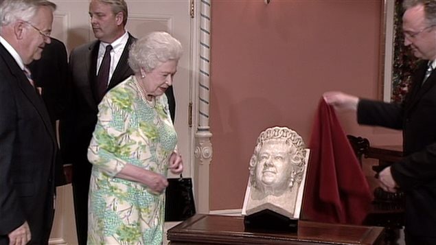 L'effigie de la reine Élisabeth II au parlement L'effigie de la reine Élisabeth II au parlement