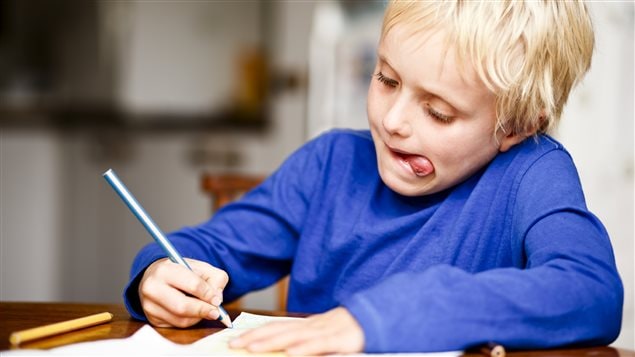 Un enfant écrit Un enfant écrit