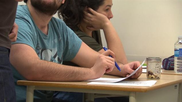 Des étudiants du Cégep de Sherbrooke font leur dernier examen. Des étudiants du Cégep de Sherbrooke font leur dernier examen.