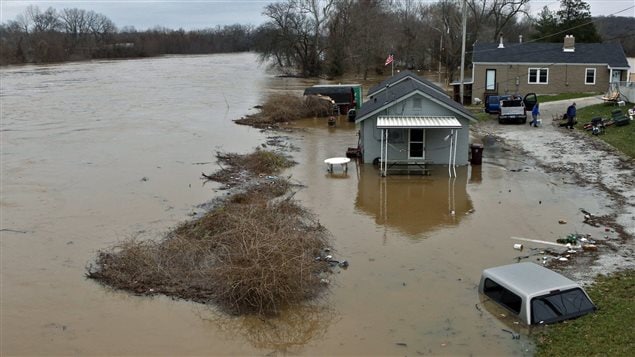 La rivière Meramec dans l'État du Missouri va continuer de s'élever dans les prochains jours, forçant les habitants à quitter leur logement. La rivière Meramec dans l'État du Missouri va continuer de s'élever dans les prochains jours, forçant les habitants à quitter leur logement.