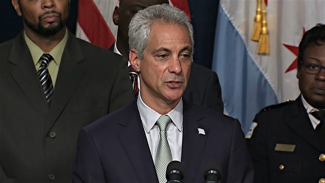 Le maire de Chicago Rahm Emmanuel a annoncé une série de mesures pour réorganiser la façon dont les policiers agissent. Le maire de Chicago Rahm Emmanuel a annoncé une série de mesures pour réorganiser la façon dont les policiers agissent.