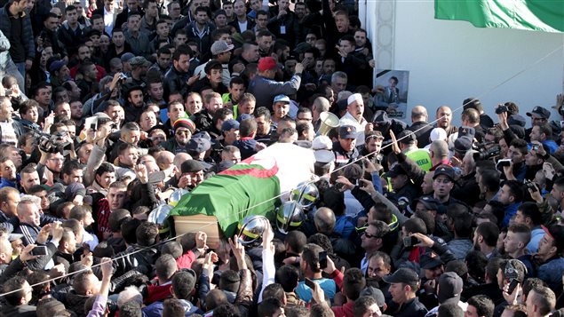 L'arrivée de la dépouille au village natal L'arrivée de la dépouille au village natal