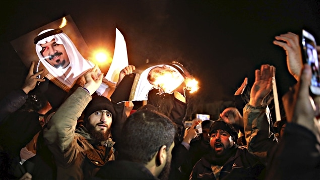 Des manifestants iraniens continuent d'exprimer leur colère au lendemain de l'exécution de Nimr al Nimr. Des manifestants iraniens continuent d'exprimer leur colère au lendemain de l'exécution de Nimr al Nimr.