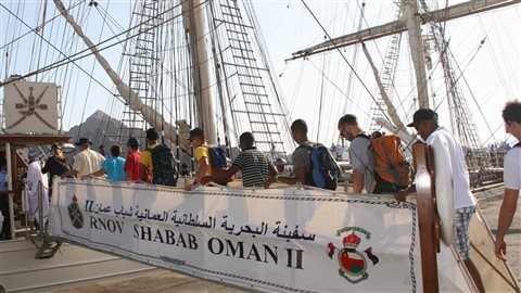 De jeunes matelots de 15 différents pays ont pu monter à bord du grand voilier. De jeunes matelots de 15 différents pays ont pu monter à bord du grand voilier.